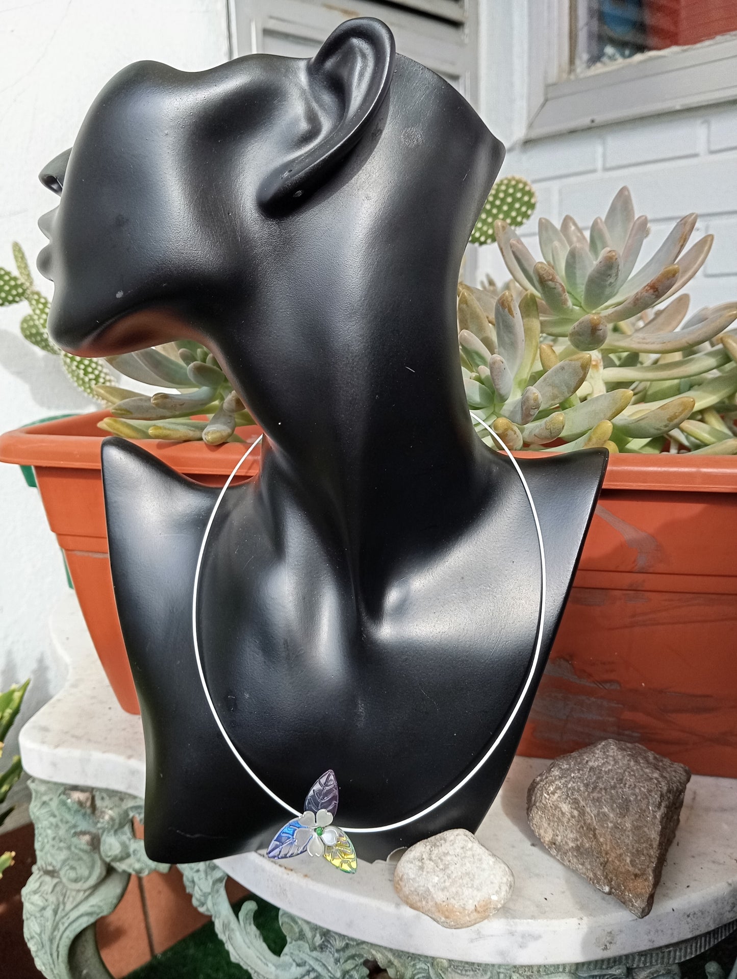 Collar con flor